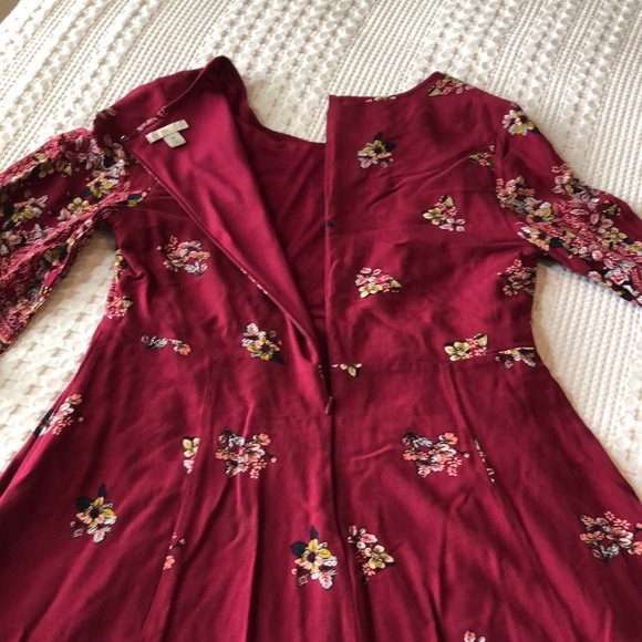 Gorgeous Floral dress - Picture 4 of 4